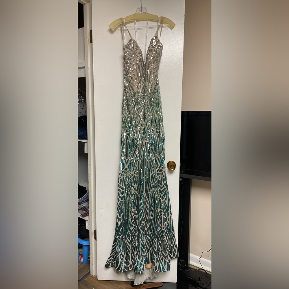 Jovani Green and Silver Sequin Wall Accent